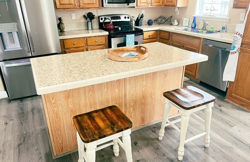 Crystal Beach House | AMAZING LOCATION ~ Fisherman's Catch ~ Crystal Beach Access ~ Pet Friendly