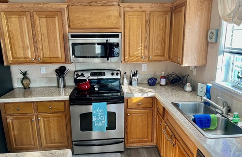 Crystal Beach House | AMAZING LOCATION ~ Fisherman's Catch ~ Crystal Beach Access ~ Pet Friendly