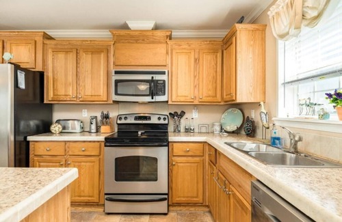 Crystal Beach House | AMAZING LOCATION ~ Fisherman's Catch ~ Crystal Beach Access ~ Pet Friendly
