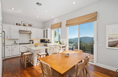 The Summit House | Amazing location and views!