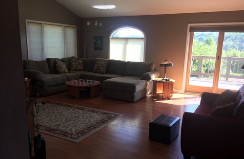 Houghton House | amazing location, 4 seasons, fireplace, nice deck, great location to trails etc