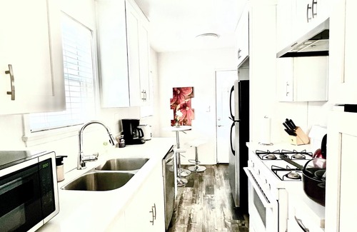 Sherman Oaks Apartment | Amazing Location Centrally Located One Bedroom