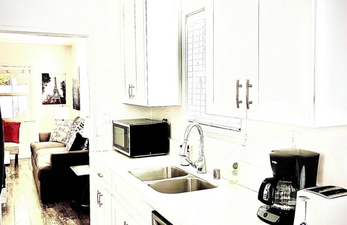 Sherman Oaks Apartment | Amazing Location Centrally Located One Bedroom