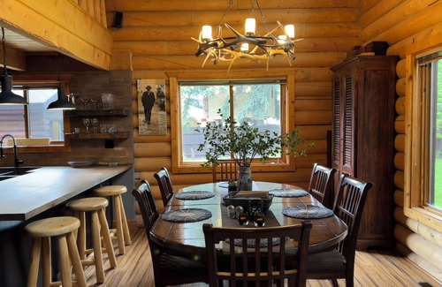 Hailey House | Amazing Log Home Retreat Hailey-Sun Valley close