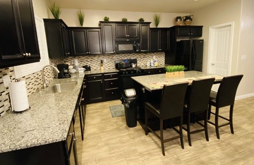 Pumpkin Center House | Amazing model home with great backyard! slps 14