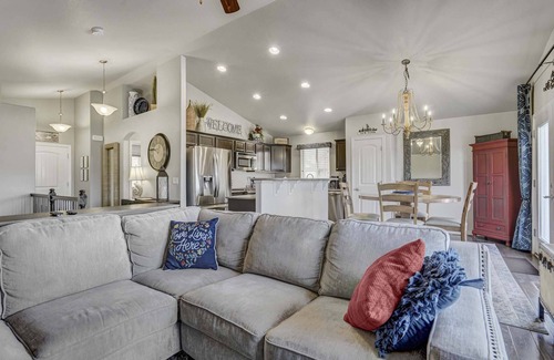 Monument House | Amazing modern home in great location with views of the Front Range mountains and Pikes Peak!