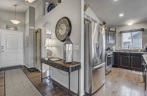 Monument House | Amazing modern home in great location with views of the Front Range mountains and Pikes Peak!