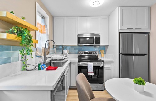McCully - Moiliili Apartment | Amazing & Modern Honolulu Haven, Renovated w/AC