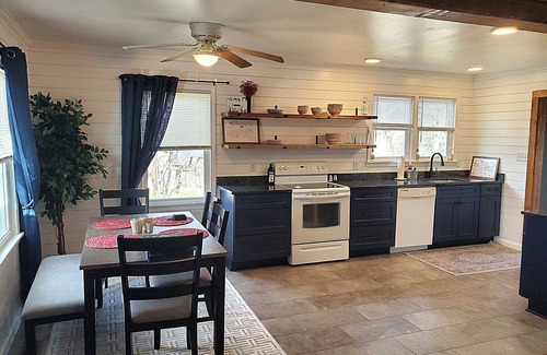 Pisgah Forest House | Amazing Mountain Views - Close to Pisgah, Dupont, & Downtown