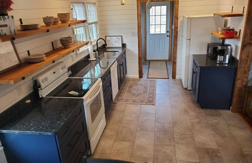 Pisgah Forest House | Amazing Mountain Views - Close to Pisgah, Dupont, & Downtown