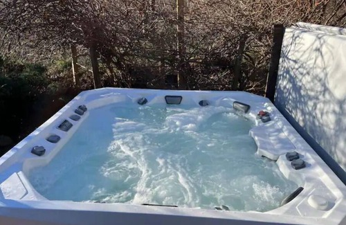Afton House | Amazing Mountain Views, Hot Tub and Close to Wineries and Breweries