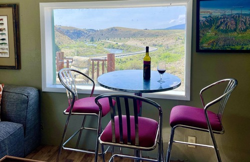 Twin Lakes Cabin | Amazing Mtn and River Views! Dog Friendly 3 Bedroom Log Cabin