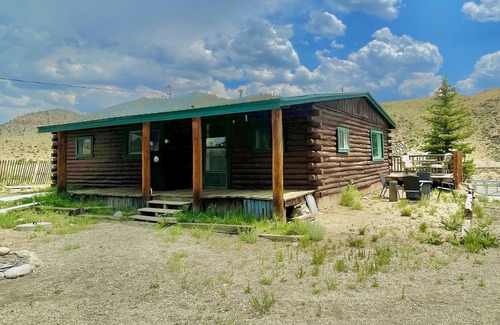 Twin Lakes Cabin | Amazing Mtn and River Views! Dog Friendly 3 Bedroom Log Cabin