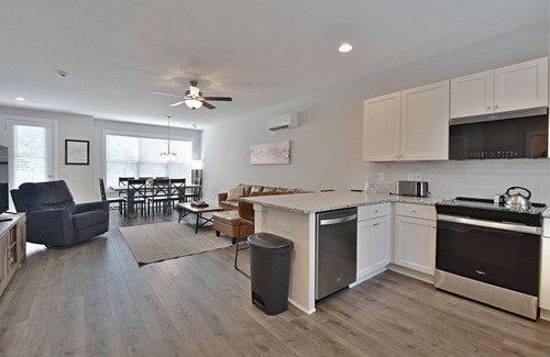 Knoxville House | Amazing new construction with rooftop patio!