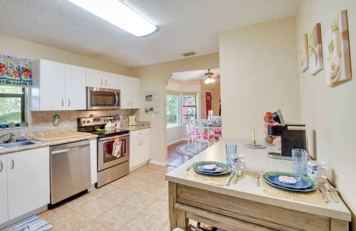Florida Shores House | Amazing "NEW" Cottage Hot Tub Minutes To Beaches - Coastal Comfort Awaits