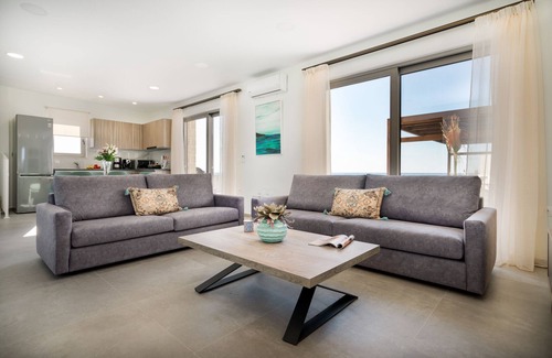 Rethymno Villa | Amazing Ocean Views, 30m to the Beach with private pool, BBQ, Childrens Games