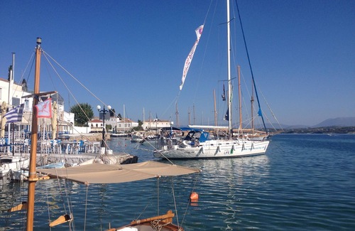 Kalamata Boat Rental | Amazing onboard stay and Lazy sailing cruises!