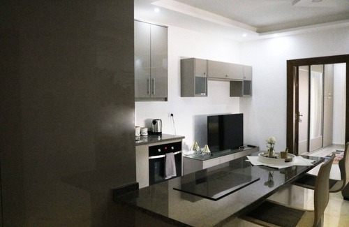 Jabal Al-Hussein Apartment | Amazing one Bedroom Apartment in Amman, Elwebdah 5