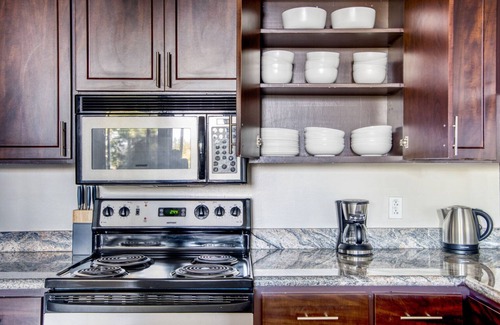 University South Apartment | Amazing Palo Alto 2BR w/Pool & Gym, near FB & Google, by Blueground