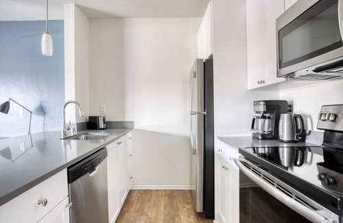 Pasadena Apartment | Amazing Pasadena 1BR w/Gym & Pool, nr Colorado Ave, by Blueground
