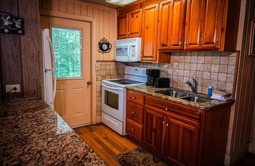 Pine Mountain Ski Chalet | Amazing pet friendly chalet with perfect view of Lake Innsbruck
