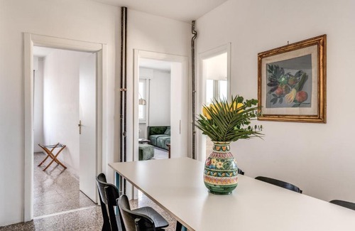 Aventine Apartment | Amazing Piramide Metro Station