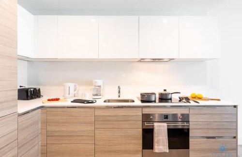 Hollywood Apartment | Amazing Pool - Hot Tub - Hollywood Beach Haven