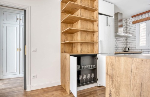 Ibiza Apartment | Amazing Retiro 1BR, in the best area of Madrid, by Blueground