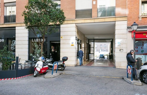 Ibiza Apartment | Amazing Retiro 1BR, in the best area of Madrid, by Blueground