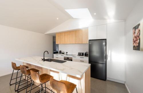 Kawarau Falls House | Amazing Retreat in Queenstown