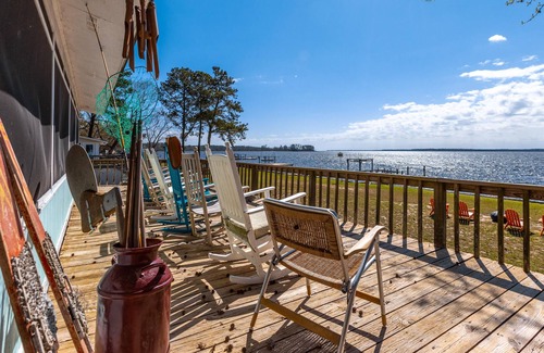 River Road House | Amazing Riverfront Views