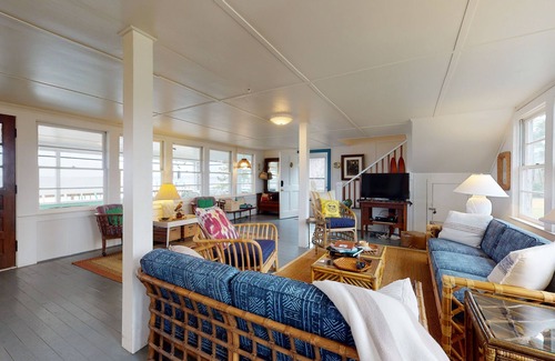 River Road House | Amazing Riverfront Views