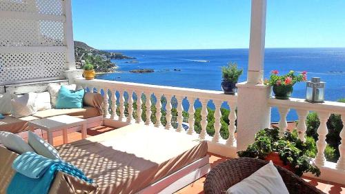 Almadraba-Canyelles Apartment | Amazing seaview apartment with terrace & parking - Casa ArteVida