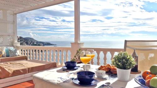 Almadraba-Canyelles Apartment | Amazing seaview apartment with terrace & parking - Casa ArteVida