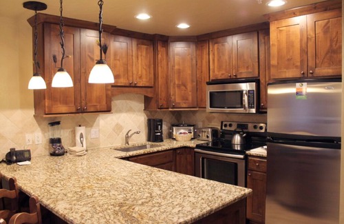 Breckenridge Apartment | Amazing Ski-in-Ski-out 5-star hotel condo that sleeps 8-10 and free parking