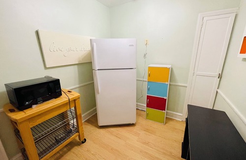 Elkins Park Apartment | Amazing, spacious, large 2 bedroom 1 bath apartment