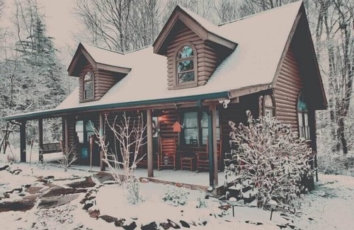Lookout Mountain House | Amazing Spring Weather approaching! Book now & enjoy our Firepit under the stars
