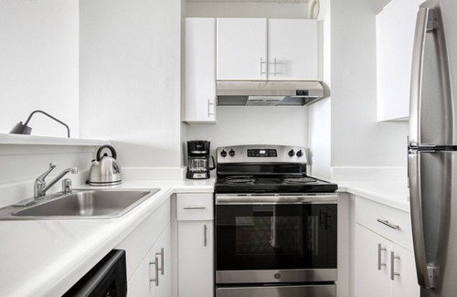 Streeterville Apartment | Amazing Streeterville 1BR w/Gym, Pool, near Navy Pier, by Blueground
