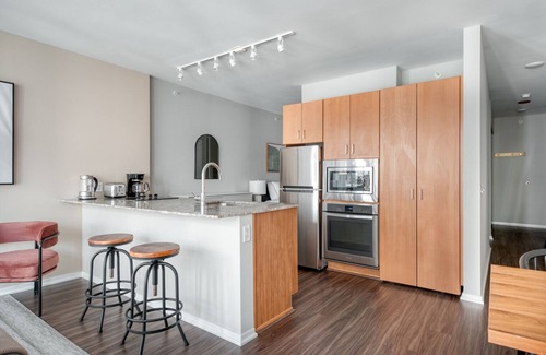 Streeterville Apartment | Amazing Streeterville Jr 1BR w/Pool & Gym, nr Riverwalk, by Blueground