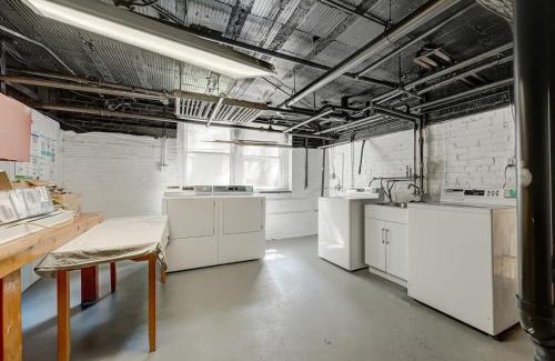 Lower East Side Apartment | Amazing Studio McKinley Beach - Brady St Lowr East