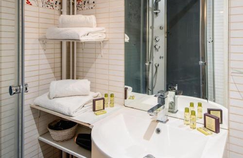Les Halles Apartment | Amazing studio on the most prestigious street