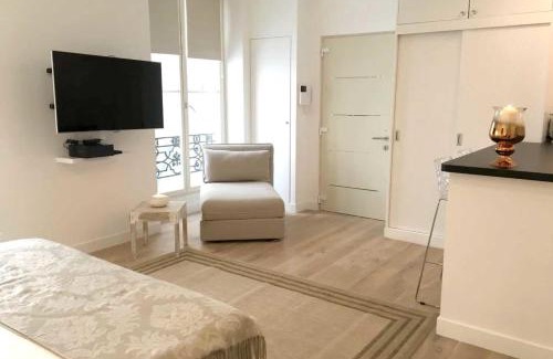 Chaussee-d'Antin Apartment | Amazing Studio - Palais Garnier