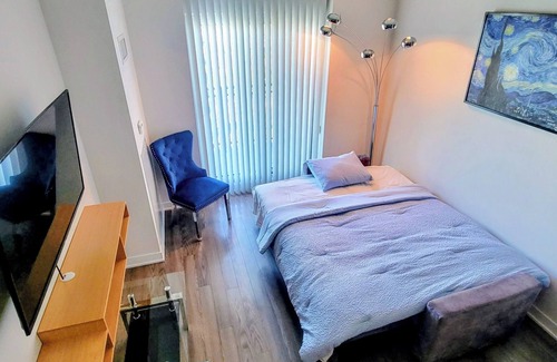 Mimico Hotel | Amazing suite located in Toronto Humber Bay