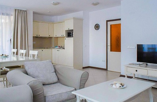 Lozenets Apartment | Amazing Suite With Beachfront Access And Pool