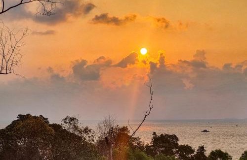 Ham Ninh Ski Chalet | Amazing sunrise over wooden house at the East