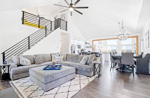 Sunrise Beach House | Amazing Sunset Lake Views, Huge Deck & Hot Tub!
