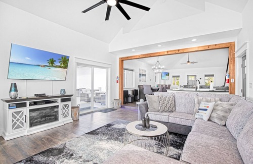 Sunrise Beach House | Amazing Sunset Lake Views, Huge Deck & Hot Tub!