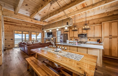 Rising Fawn Cabin | Amazing Sunset/Mountain Brow Views - New 4/4 Cabin