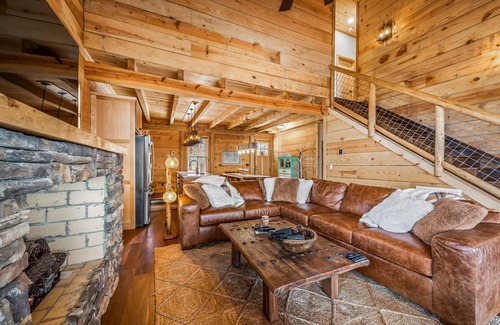 Rising Fawn Cabin | Amazing Sunset/Mountain Brow Views - New 4/4 Cabin