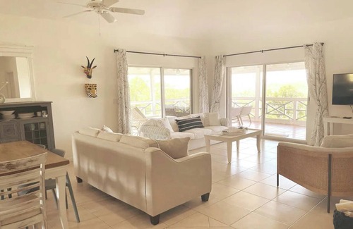 Long Bay Hills Villa | Amazing sunset views across the water – 5 min from Gracebay!